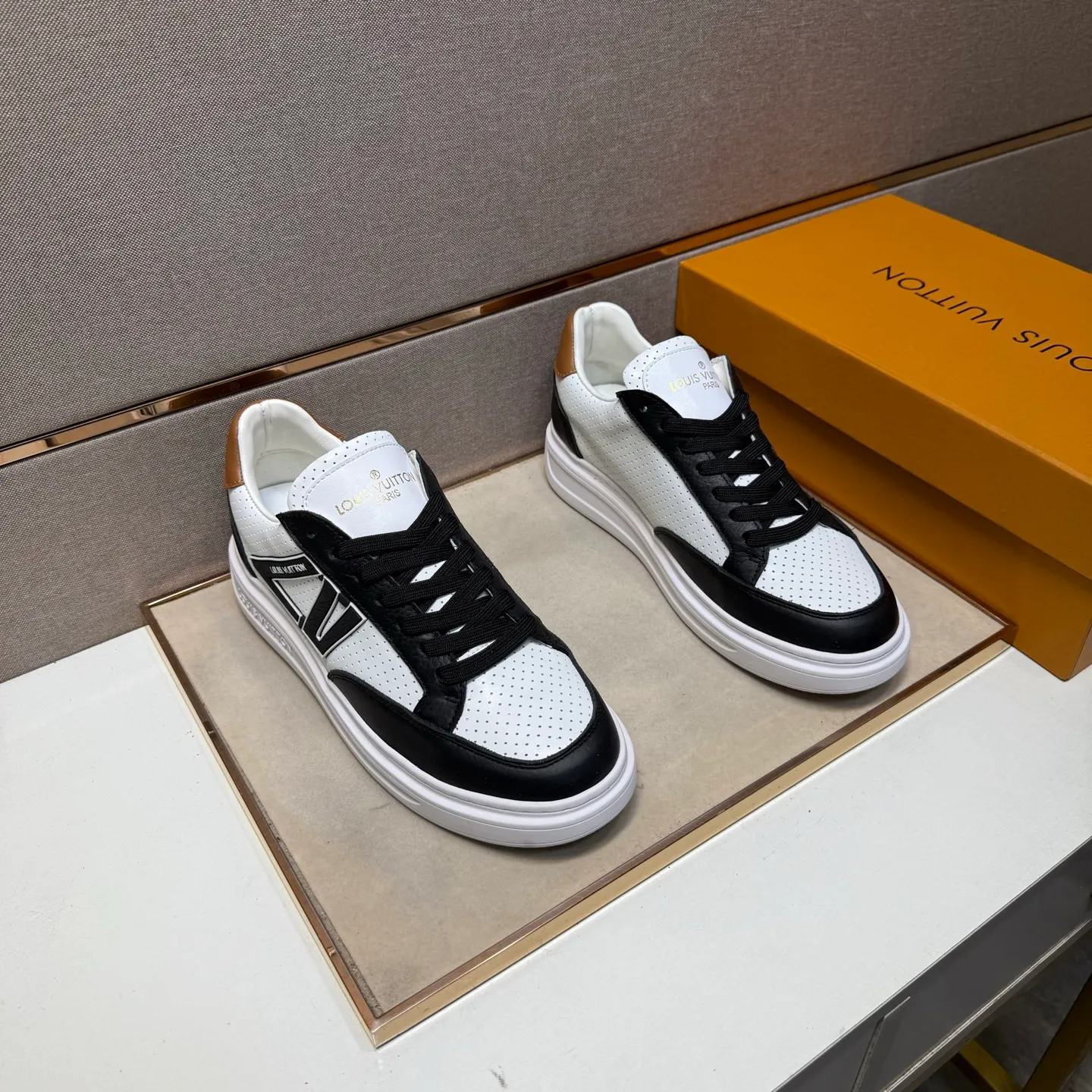 ⬛️Men's shoes 💰p420 [LV～] Men's casual shoes 2025z cabinet sales simultaneously 🔶Size: 38-44 #️⃣ 🔷6 colors🔜The upper is made of multi-material splicing ➕Genuine leather lining, comfortable and breathable, sole: original comfortable and wear-resistant outsole, ⚠️Real thing📱Photographed🎬The real thing is better📢📢📢